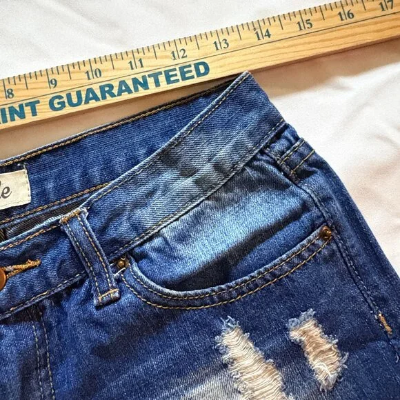 listacle Jean Shorts with Lace - Picture 6 of 9